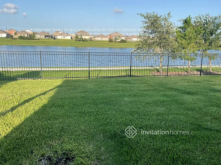 445 Pecan Landing Ln — Photo 14