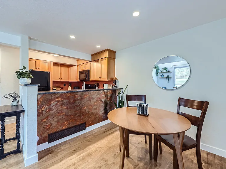 410 Owl Dr — Photo 3