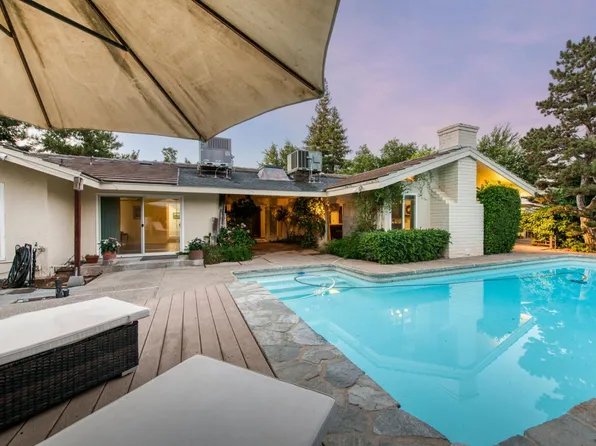 1687 W Dovewood Ln, Fresno, CA 93711