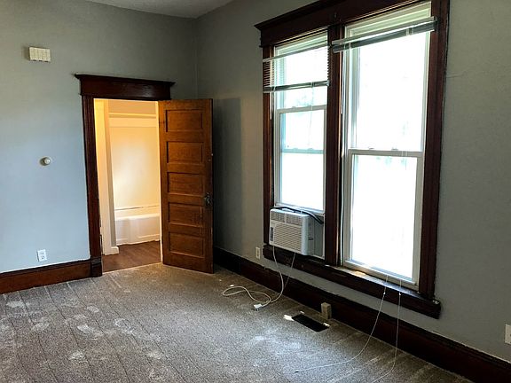3rd image of 405 E Monroe St #Street1