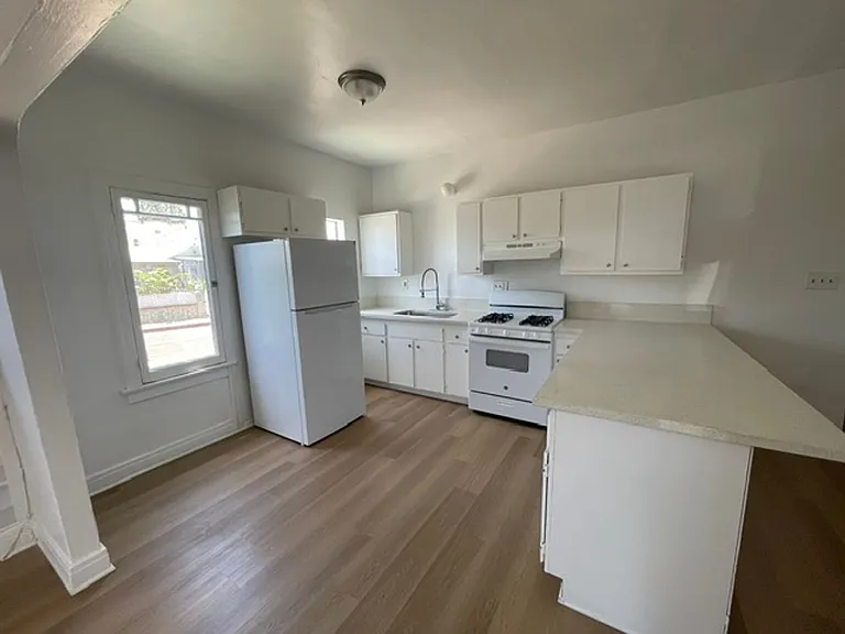 2229 Vineyard Ave — Photo 6