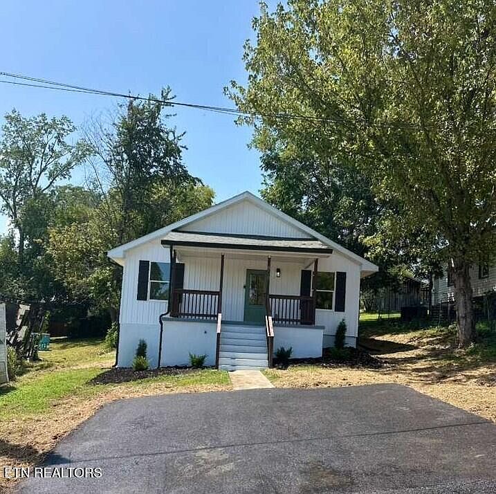 1st image of 808 N B St
