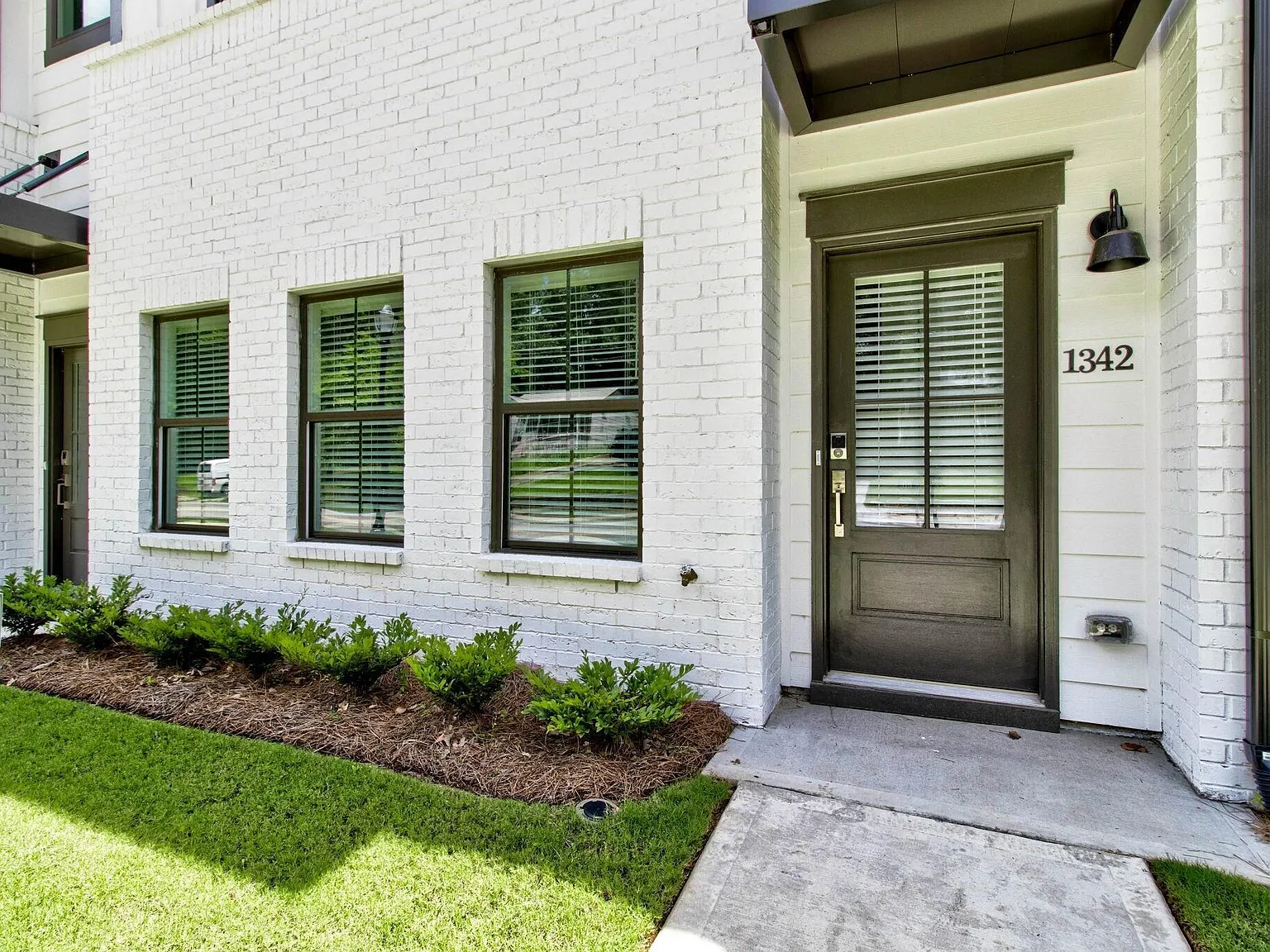3 bed, 2.5 bath, 1415 sqft, $2,800 — Photo 3