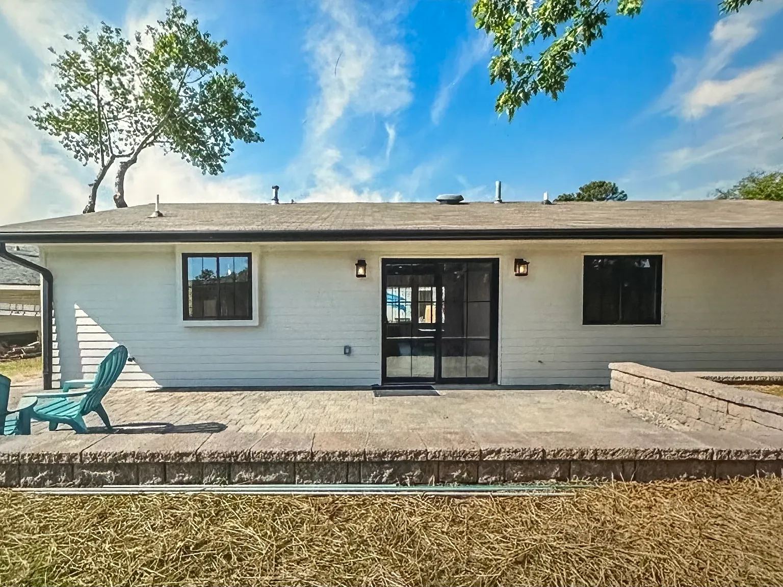 3 bed, 1035 sqft, $3,000 — Photo 2