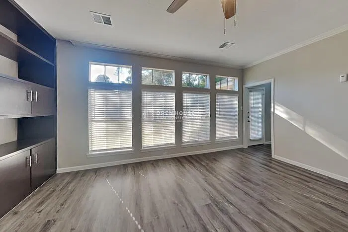 3 bed, 2.5 bath, 2674 sqft, $2,400 — Photo 3
