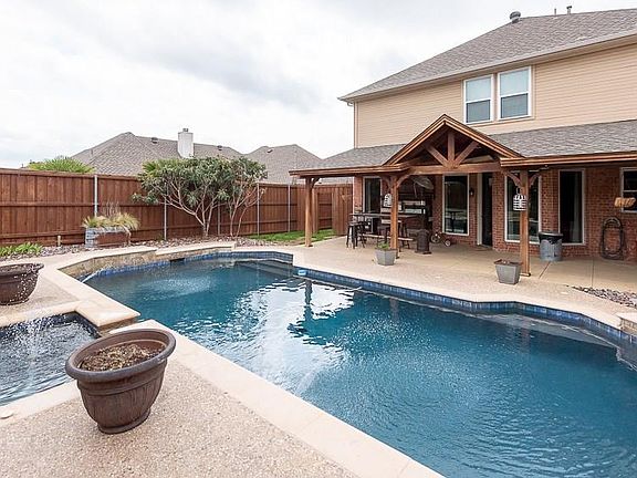 2nd image of 927 Heatherwood Dr