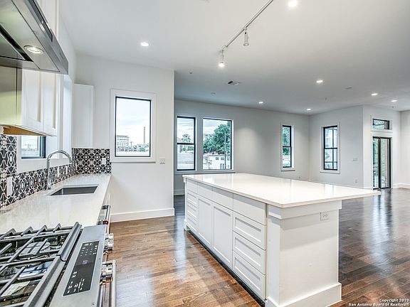 2nd image of 318 W GRAYSON ST #604 #604