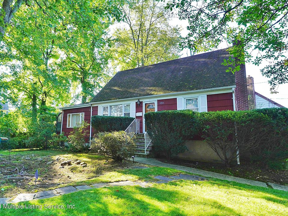 1st image of 250 Oak Ave