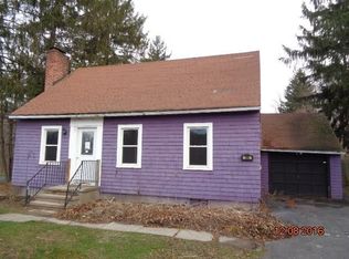 596 E St N, Suffield, CT 06078