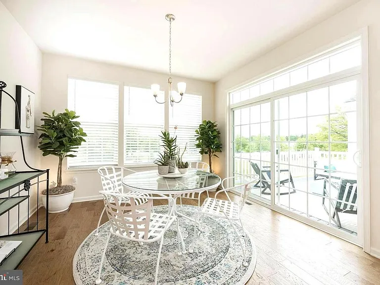 427 Lee Pl — Photo 13