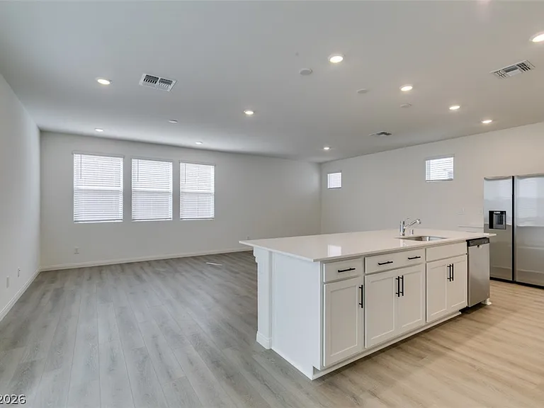 9133 Vesey Ave — Photo 5