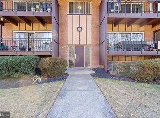 10171 Fair Woods Dr #301, Fairfax, VA 22030