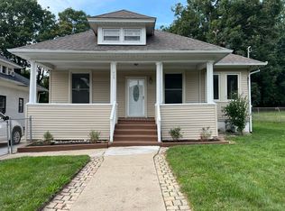 460 Addison St, Elgin, IL 60120