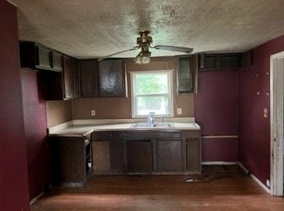 4th image of 409 E Main St