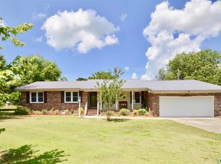 303 Holloway St NW, Hartselle, AL 35640