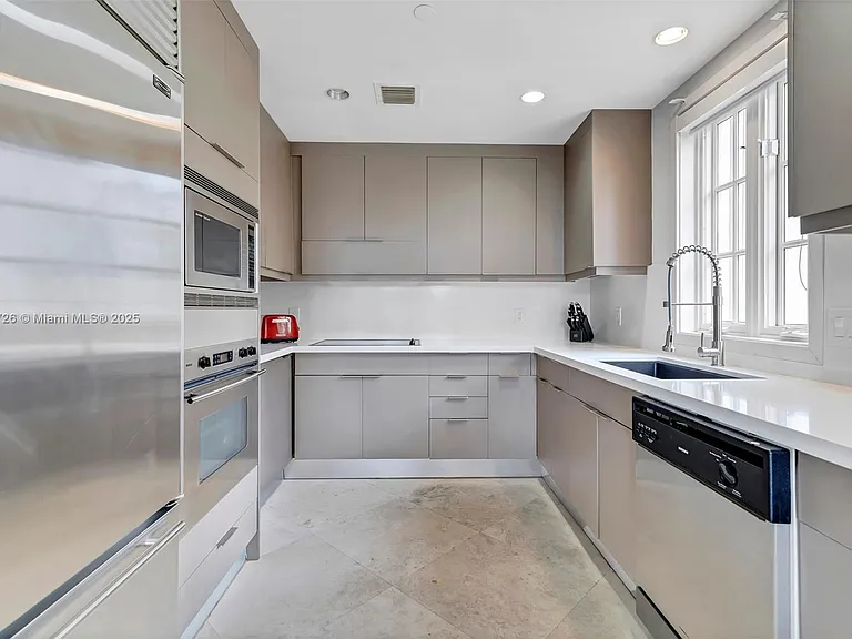 19227 Fisher Island Dr #19227 — Photo 14