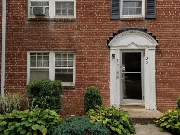 33 Arnold Way, West Hartford, CT 06119