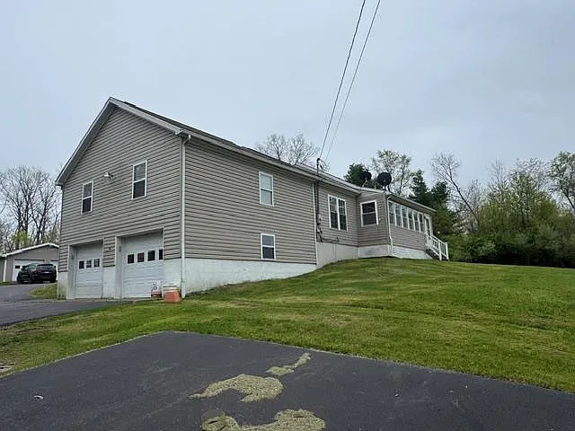 3 bed, 2.0 bath, 1664 sqft, $2,300 — Photo 4