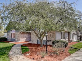 4200 Brook Ln, Brookfield, WI 53005