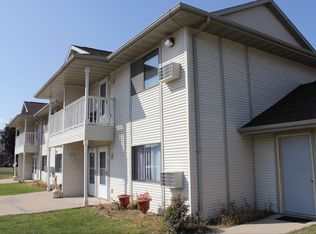 450 Sullivan St APT 5, Oshkosh, WI 54902