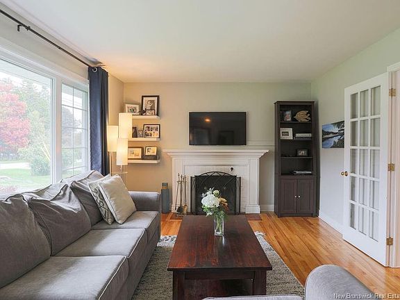 2nd image of 38 Forest Rd