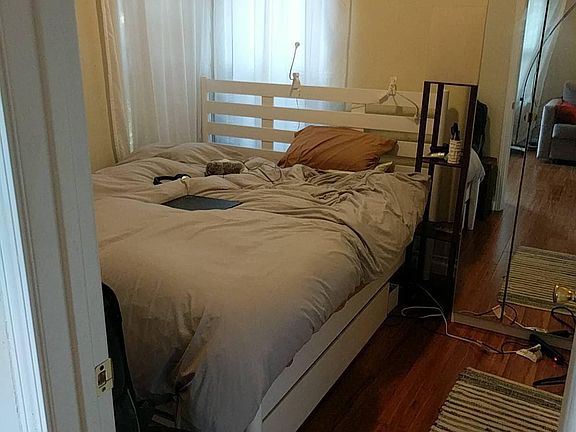 5th image of 831 Hopkins Ave
