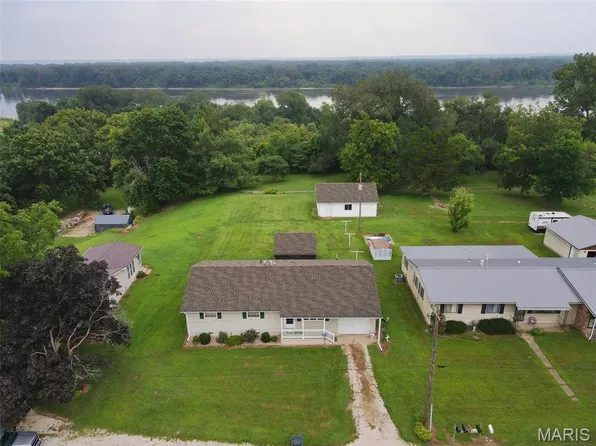 516 N 3rd St, La Grange, MO 63448