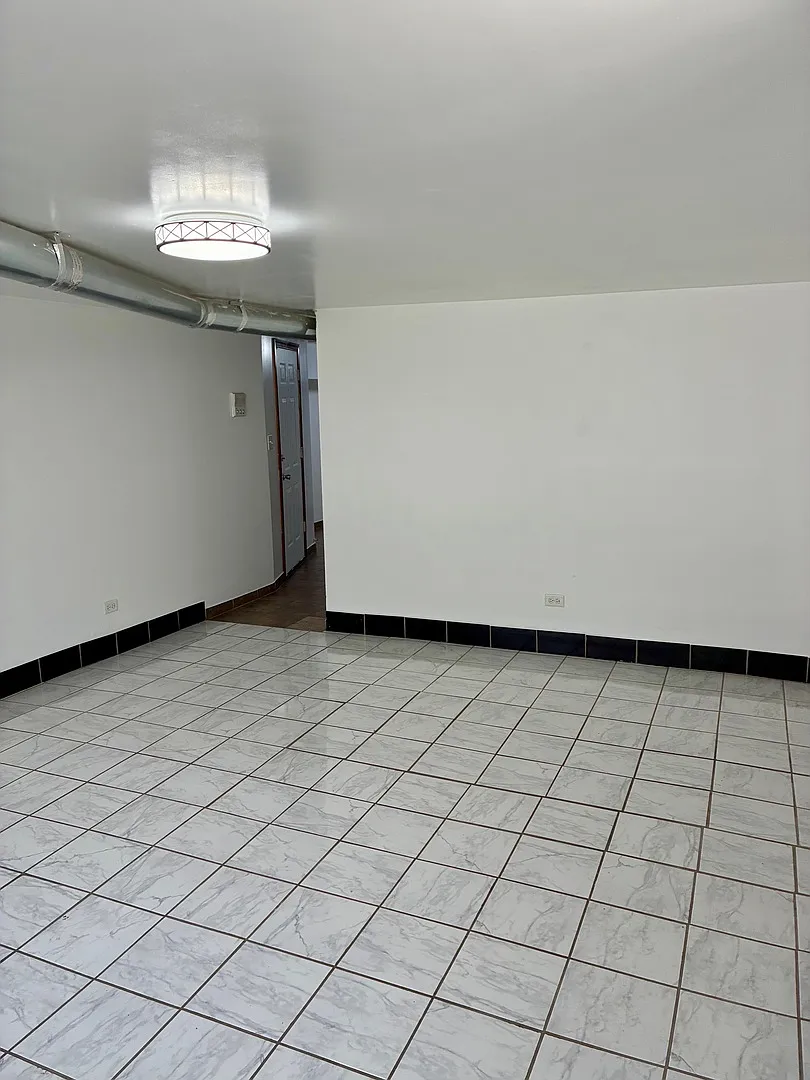 2 bed, 500 sqft, $1,200 — Photo 3