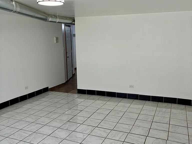 1111 N Leclaire Ave #BASEMENT — Photo 3
