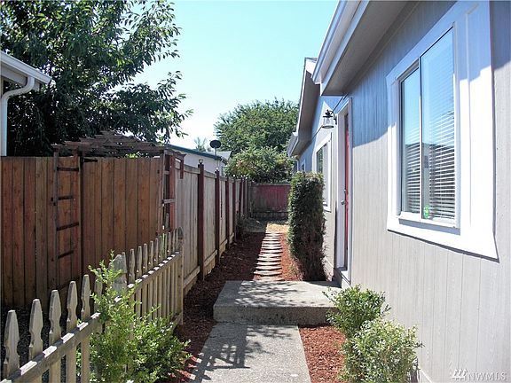 2nd image of 10414 196th St Ct E