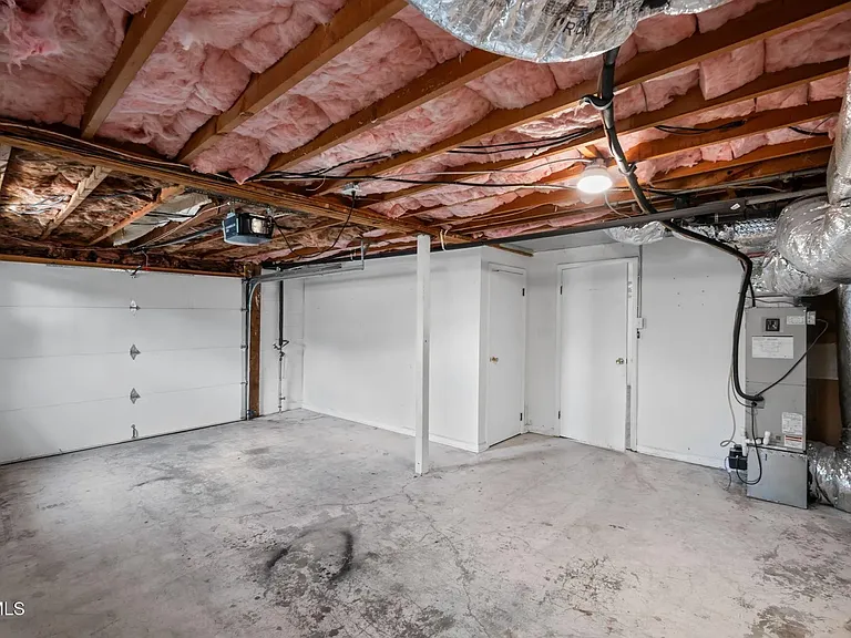 15 Holmes St — Photo 10