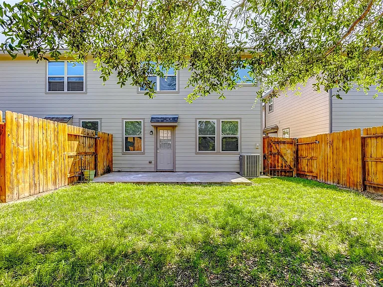 6451 Calgary Woods Ln — Photo 48