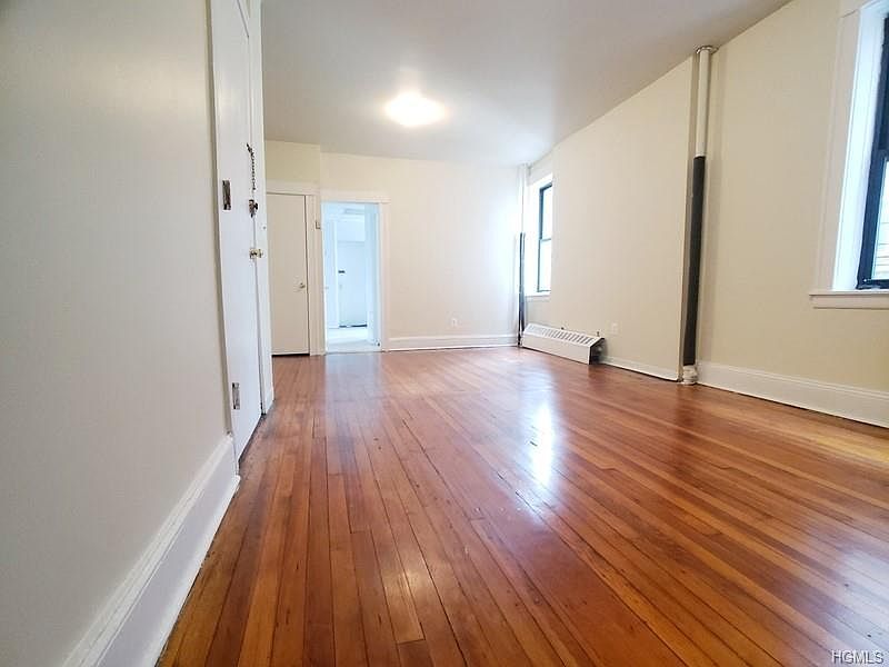1st image of 4 Van Cortlandt Park Ave