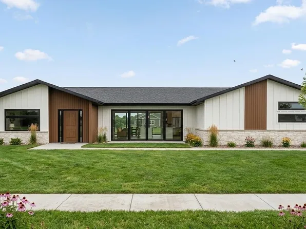 2105 S Saddle Ridge Dr, Sioux Falls, SD 57110
