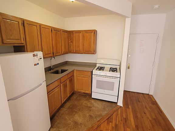 4th image of 1365 Sheridan Ave APT 3C