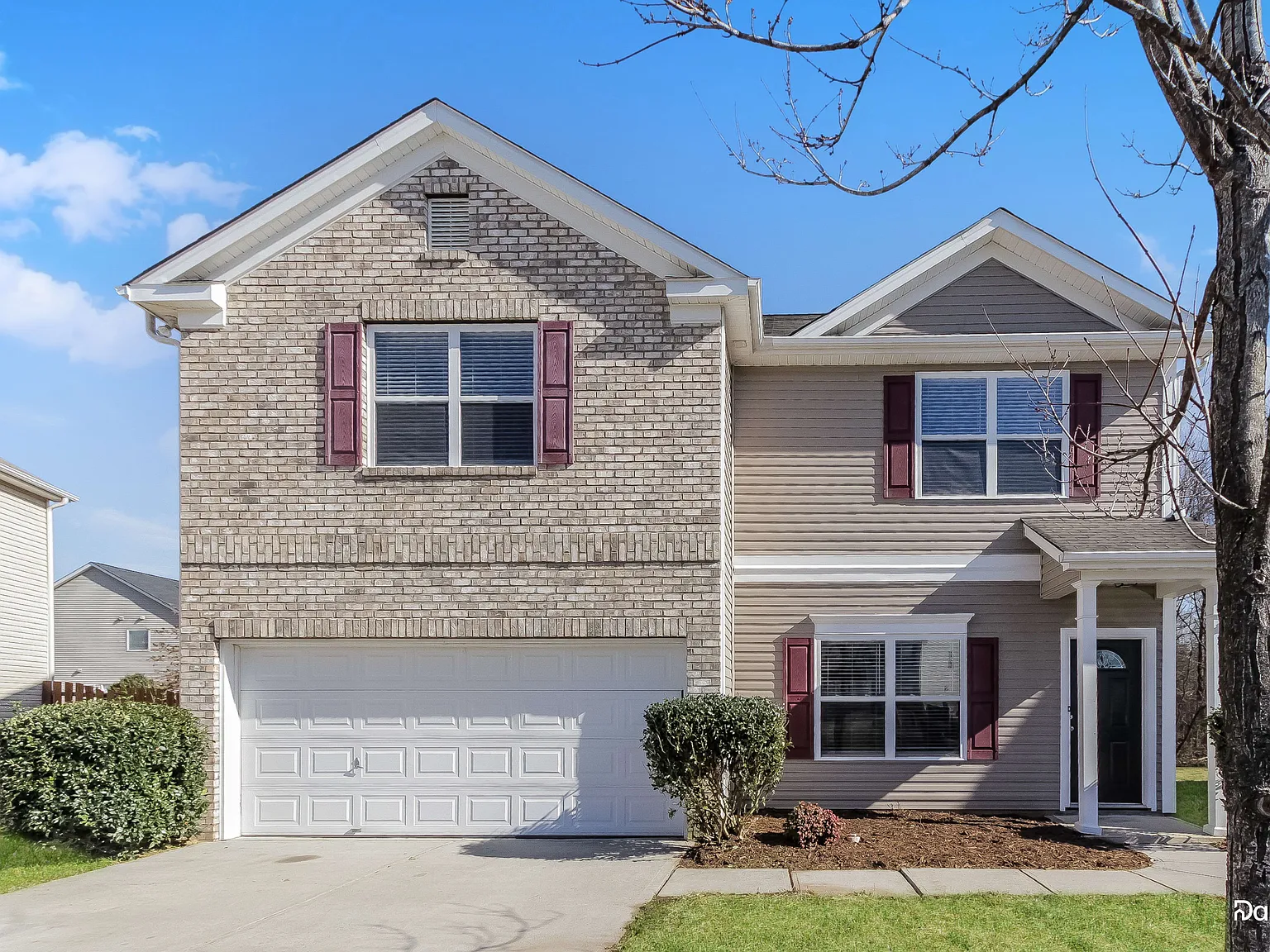 4 bed, 2.5 bath, 2364 sqft, $2,220 — Photo 2