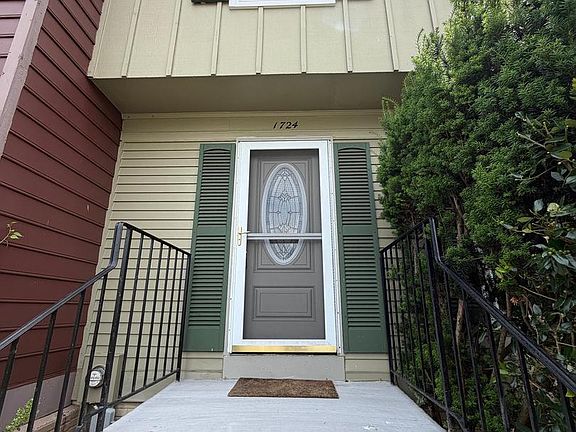 2nd image of 1724 Worthington Ct