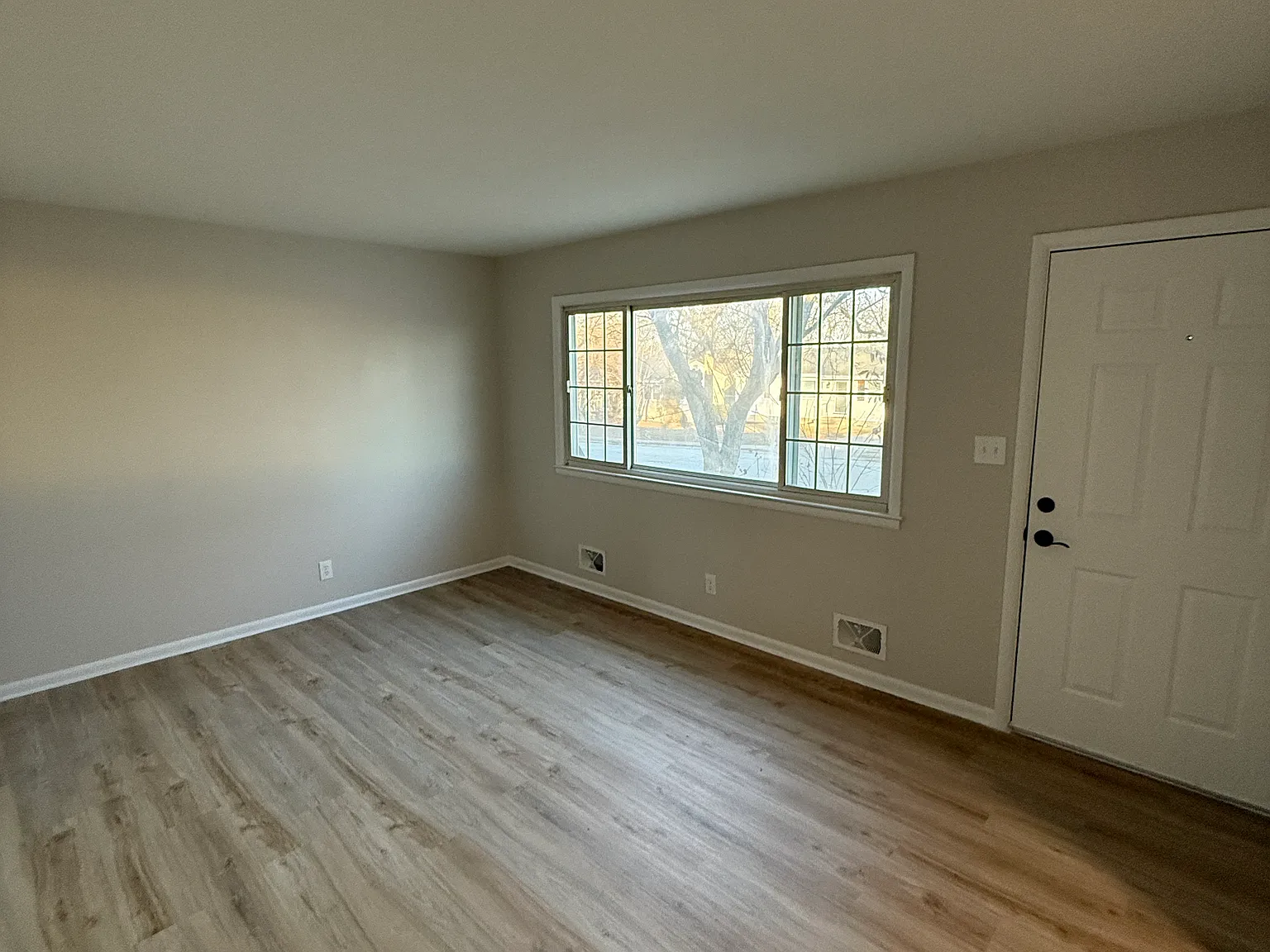 3 bed, 864 sqft, $1,550 — Photo 3