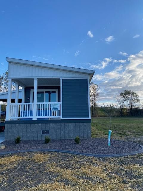 Nice big lot, landscaping already included.