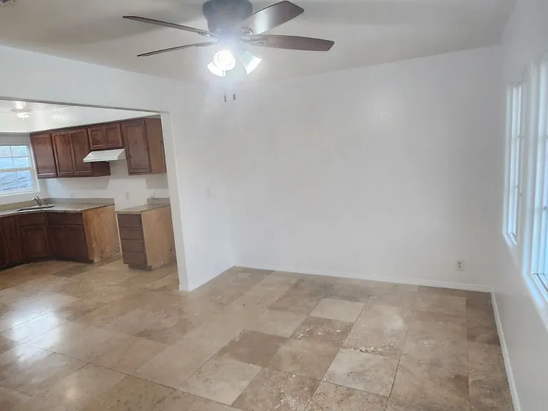 12241 Peach St — Photo 3