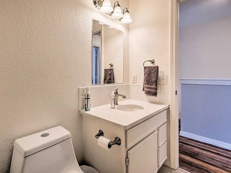 1128 N Iron Horse Dr — Photo 9