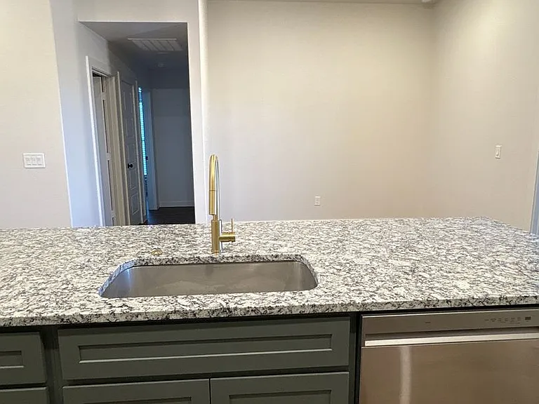 2162 Langford Ave — Photo 5