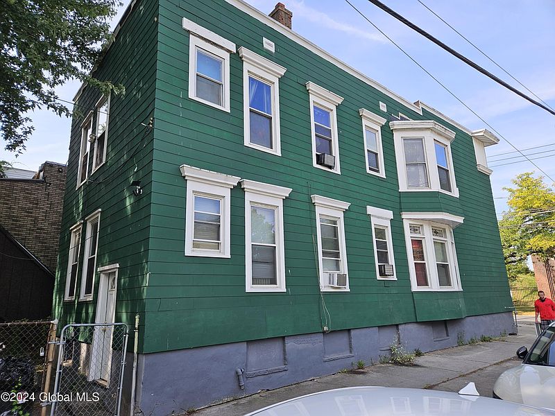 4th image of 92 Ontario Street