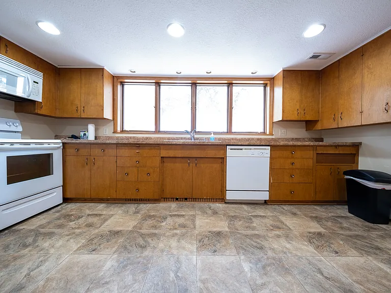 1140 Evergreen Ln N — Photo 16