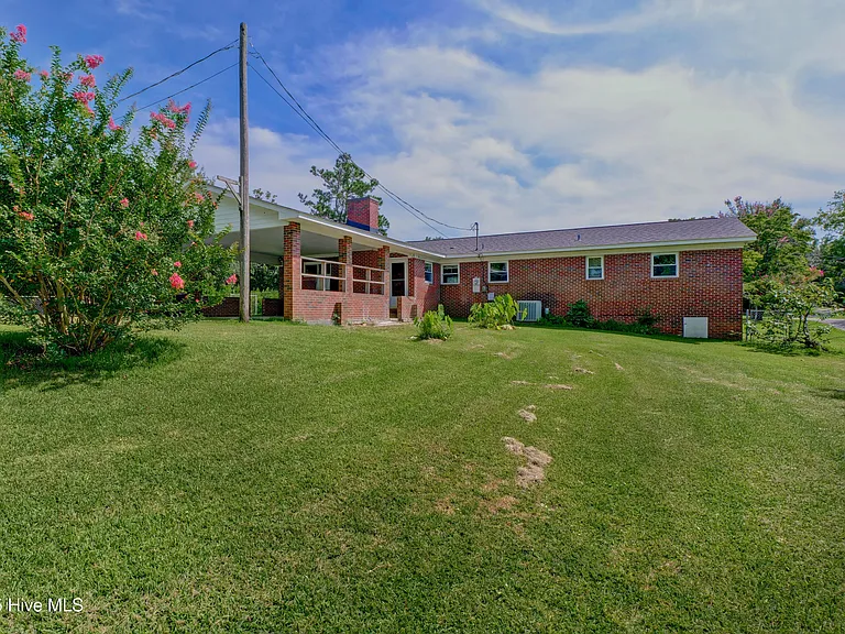 665 Hughes Rd — Photo 26