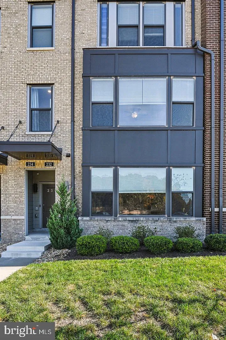 2 bed, 2.5 bath, 1524 sqft, $3,100 — Photo 2
