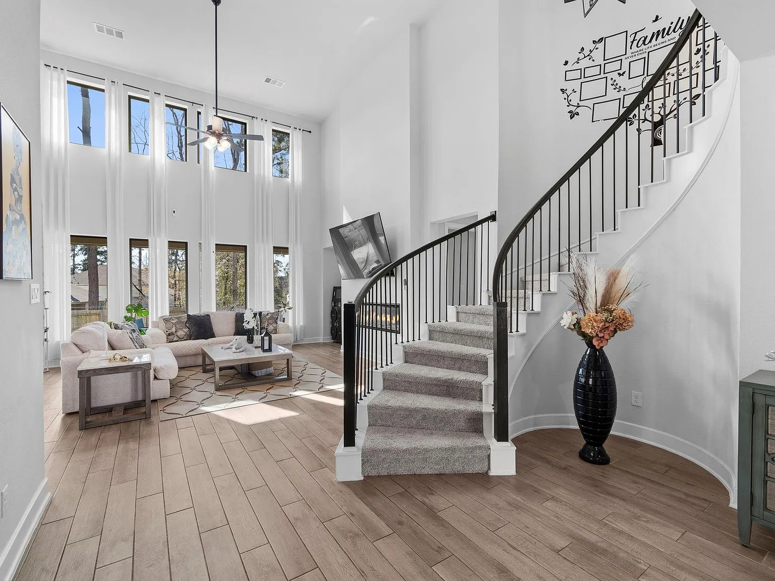 4 bed, 3.5 bath, 3410 sqft, $5,750 — Photo 3