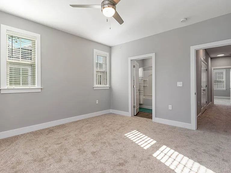 Barclay Place Apartments — Photo 31