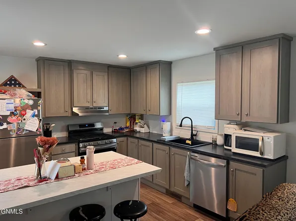 104 Deer St, Mandan, ND 58554
