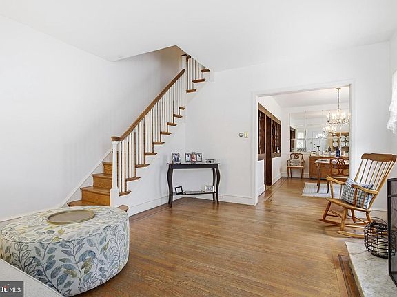 5th image of 90 Ridley Ave